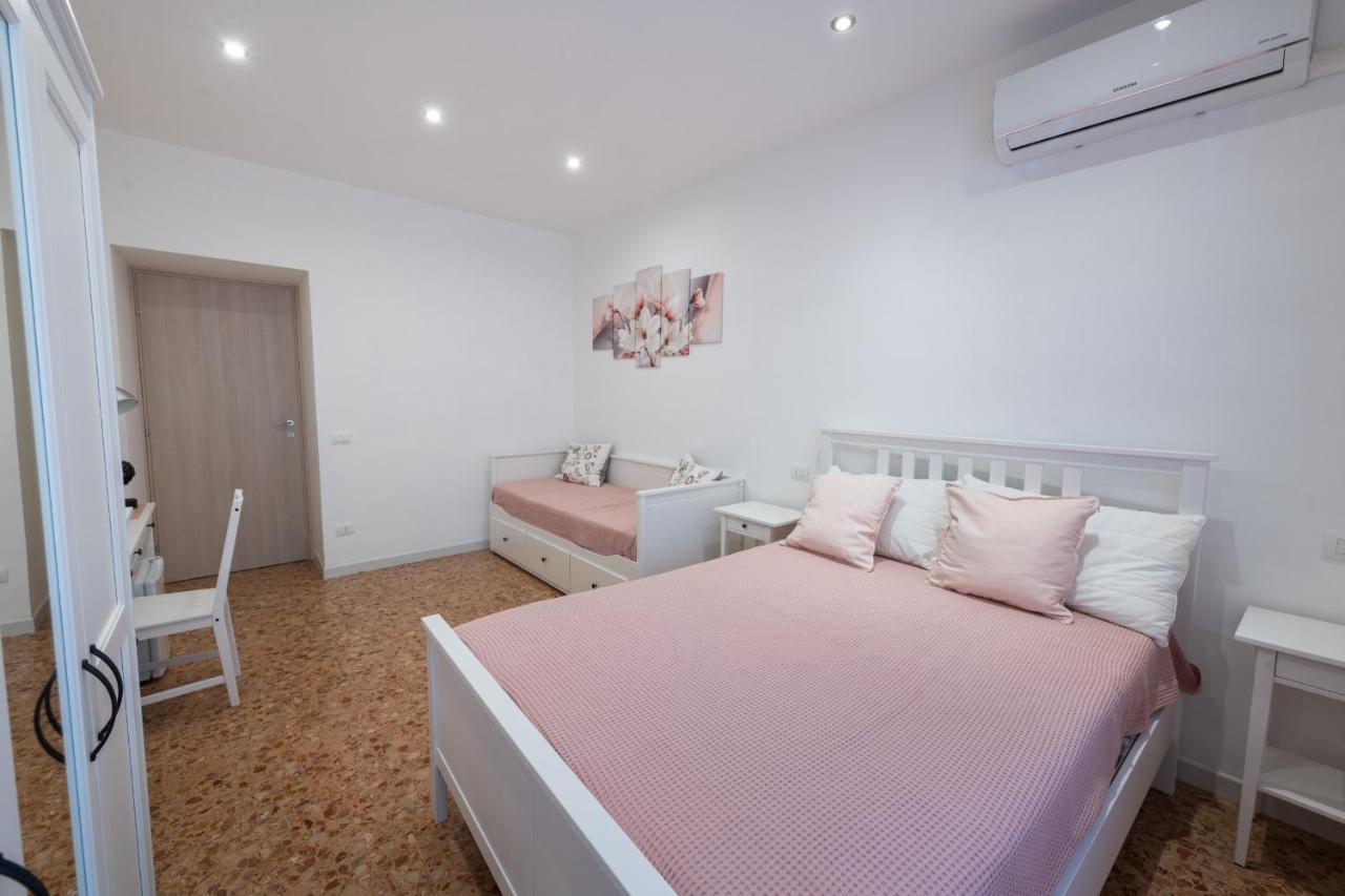 Apartmán Casa Rosa Beige E Blu Řím Exteriér fotografie